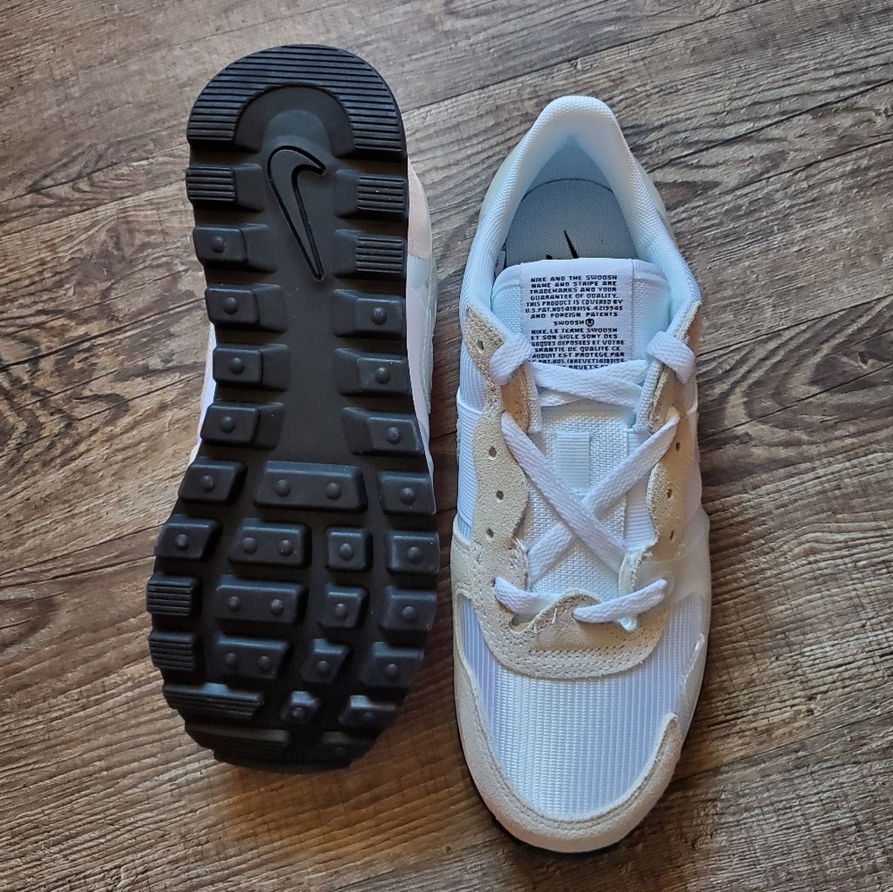 NEW Nike V. Love O.X. - Picture 7 of 8